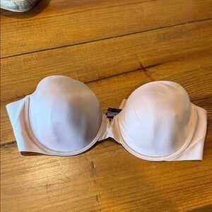 Seamless Strapless Bra in Cream